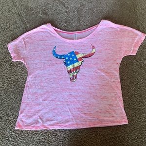 Pink shirt with flag steer skull